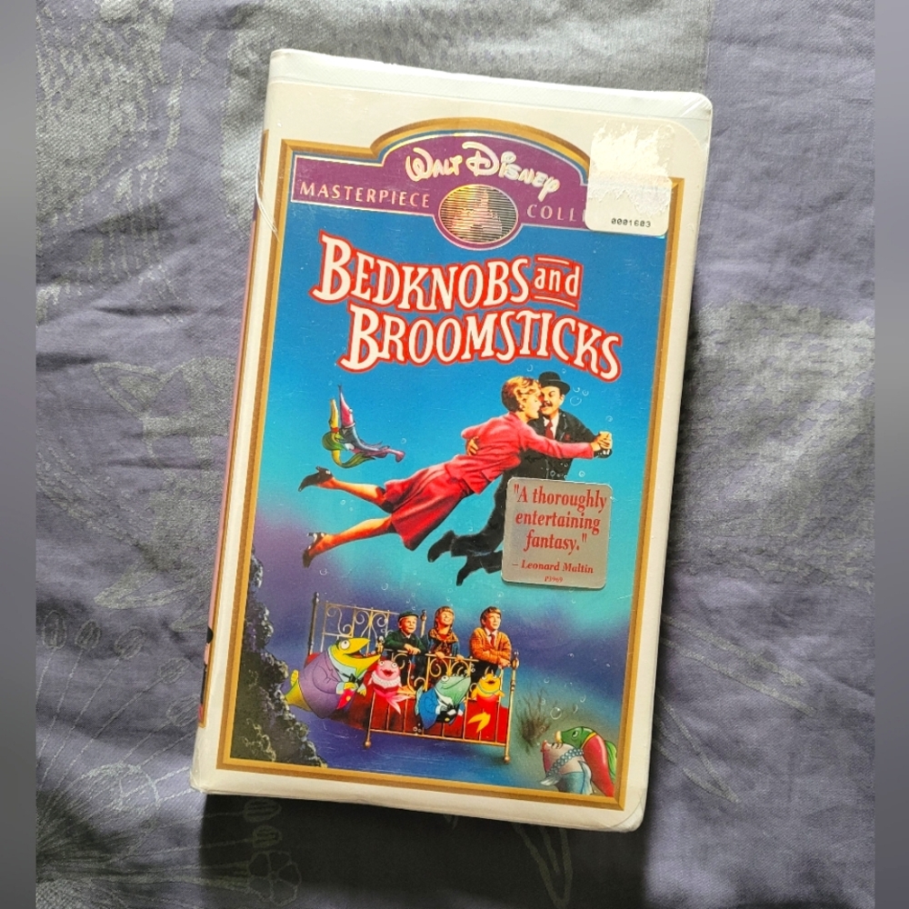 ⭐️SEALED Disney Bedknobs & Broomsticks VHS⭐️
